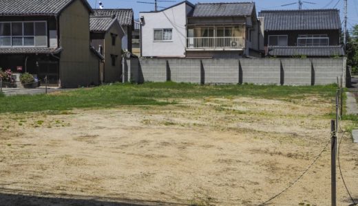 古い家付きの土地を持ってる方がとるべき行動は。売却か更地か比較検討